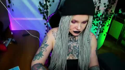 Snapshot of hannah_chaos chatting on November 19, 12:54 am Hannah online show from November 19, 12:54 am