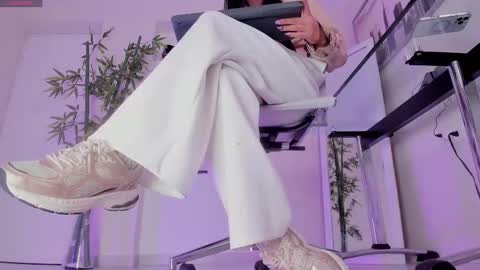 Snapshot of hannah_hcb chatting on November 4, 9:41 am HANNAH HOWELL online show from November 4, 9:41 am