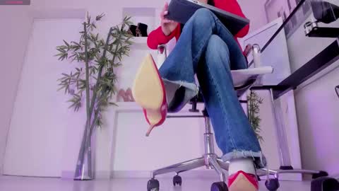 Snapshot of hannah_hcb chatting on November 25, 9:42 am HANNAH HOWELL online show from November 25, 9:42 am