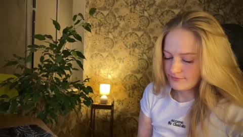 Snapshot of hannah_levis_ chatting on February 24, 10:36 pm hannah levis online show from February 24, 10:36 pm