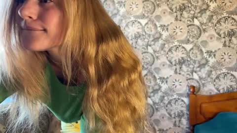 Snapshot of hannah_levis_ chatting on March 7, 5:29 am hannah levis online show from March 7, 5:29 am