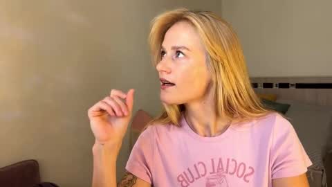 Snapshot of hannah_levis_ chatting on September 30, 8:08 am hannah levis online show from September 30, 8:08 am