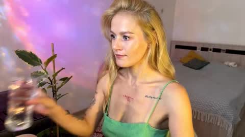 Snapshot of hannah_levis_ chatting on October 1, 8:09 am hannah levis online show from October 1, 8:09 am