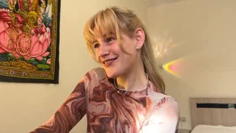 Snapshot of hannah_levis_ chatting on March 18, 7:22 am hannah levis online show from March 18, 7:22 am