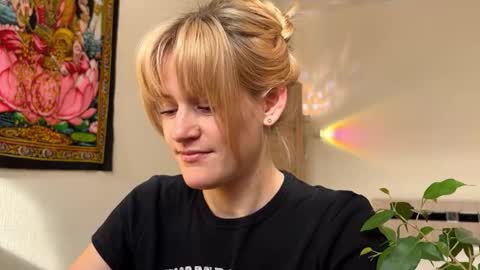 Snapshot of hannah_levis_ chatting on March 19, 6:39 am hannah levis online show from March 19, 6:39 am