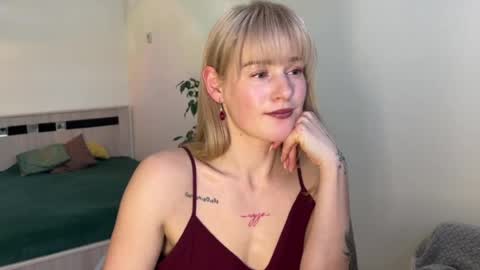 Snapshot of hannah_levis_ chatting on April 4, 2:25 pm hannah levis online show from April 4, 2:25 pm