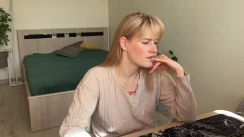 Snapshot of hannah_levis_ chatting on April 5, 7:05 am hannah levis online show from April 5, 7:05 am