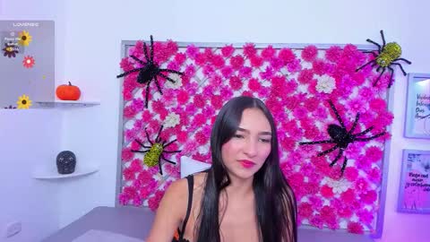 Snapshot of hannah_miller_1 chatting on October 9, 11:41 am Hannah Miller online show from October 9, 11:41 am