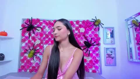 Hannah Miller online show from October 29, 11:34 am