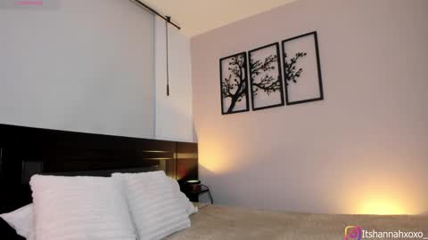 Hannah online show from March 3, 10:04 pm