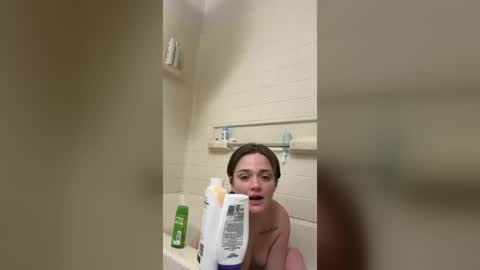 Snapshot of hannahcelestee chatting on August 9, 6:07 am hannahcelestee online show from August 9, 6:07 am