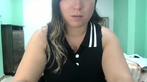 Snapshot of hannahevans2 chatting on June 7, 1:10 am hannahevans2 online show from June 7, 1:10 am