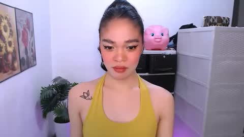 HANNAH online show from April 29, 12:59 am