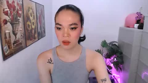 HANNAH online show from May 3, 12:38 am