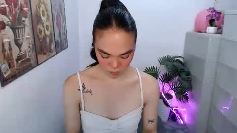 HANNAH online show from May 6, 12:52 am