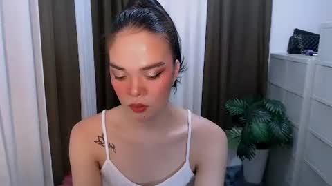 HANNAH online show from May 17, 12:19 am