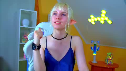 Snapshot of hannahhollis chatting on July 2, 6:14 pm Hannah online show from July 2, 6:14 pm