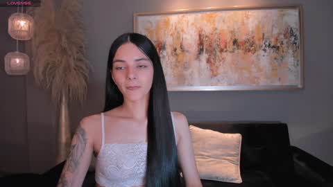 Snapshot of hannahjamesx chatting on December 15, 7:31 pm HANNAH J online show from December 15, 7:31 pm