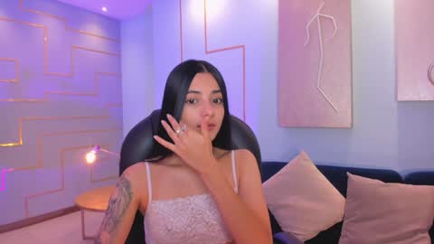 Snapshot of hannahjamesx chatting on February 6, 12:54 am HANNAH J online show from February 6, 12:54 am