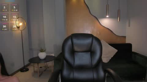 Snapshot of hannahjamesx chatting on February 23, 7:49 pm HANNAH J online show from February 23, 7:49 pm