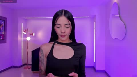 Snapshot of hannahjamesx chatting on November 21, 7:01 pm HANNAH J online show from November 21, 7:01 pm