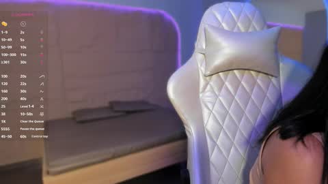 hannahmonttgomery  Help me reach 100 Hands up online show from January 8, 4:42 pm