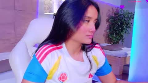 Snapshot of hannahmonttgomery chatting on July 7, 5:06 pm hannahmonttgomery Help me reach 100 Hands up online show from July 7, 5:06 pm
