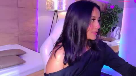Snapshot of hannahmonttgomery chatting on July 11, 4:43 pm hannahmonttgomery Help me reach 100 Hands up online show from July 11, 4:43 pm