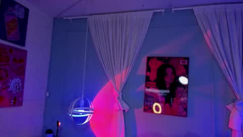 Hannah online show from October 6, 11:40 am