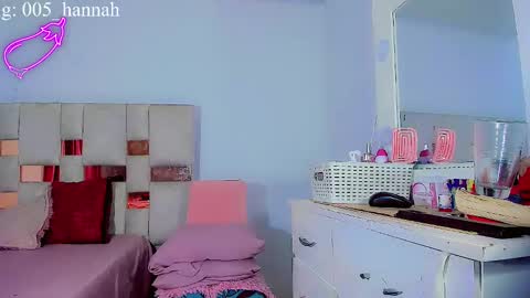 hannahsmit_ online show from October 2, 6:42 am