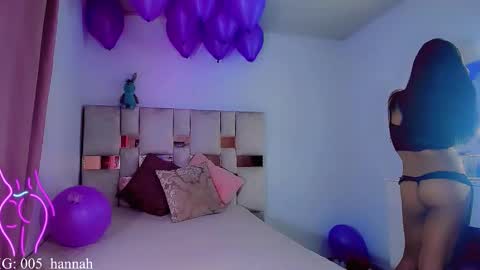 hannahsmit_ online show from November 4, 7:29 am