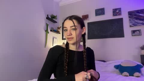 Hannah Taylor online show from February 21, 9:49 pm