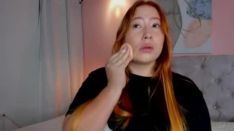 hannamartinn_ online show from April 13, 3:06 pm