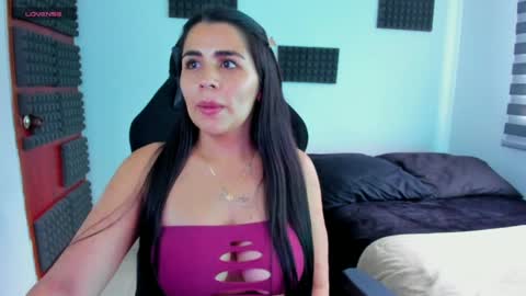 Hanna  online show from April 27, 8:40 pm