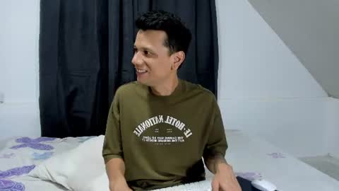 Snapshot of hannasexmatheu chatting on July 15, 12:27 am hannasexmatheu online show from July 15, 12:27 am