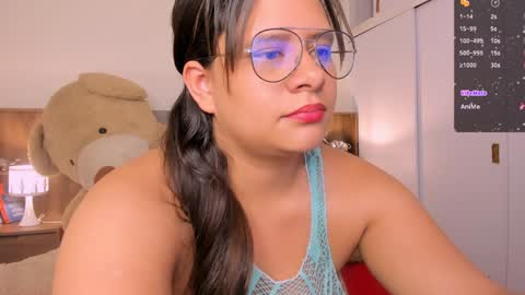 taylor live   online show from February 26, 1:43 am