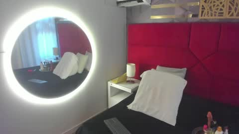 Hanny  online show from April 22, 11:45 am