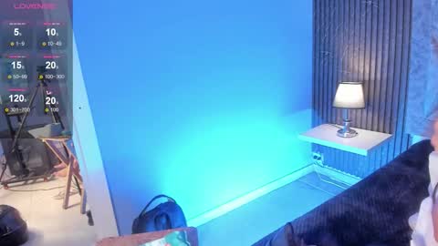 hannyk_ online show from March 24, 11:37 am