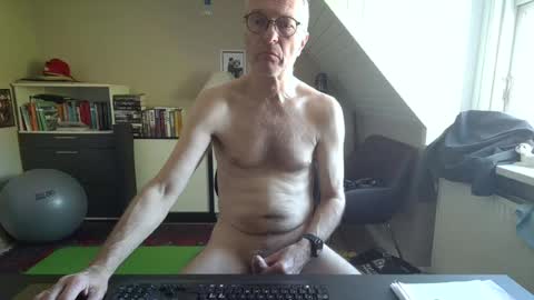 Snapshot of hanse_1 chatting on May 2, 7:35 am Hanse online show from May 2, 7:35 am