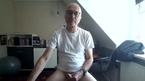 Snapshot of hanse_1 chatting on July 7, 1:37 pm Hanse online show from July 7, 1:37 pm