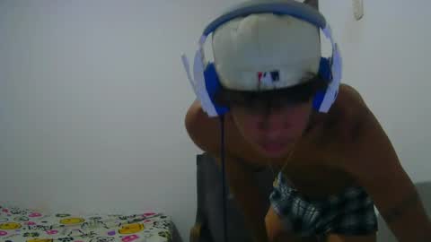 Snapshot of hansel_take chatting on May 8, 6:24 pm hansel_take online show from May 8, 6:24 pm