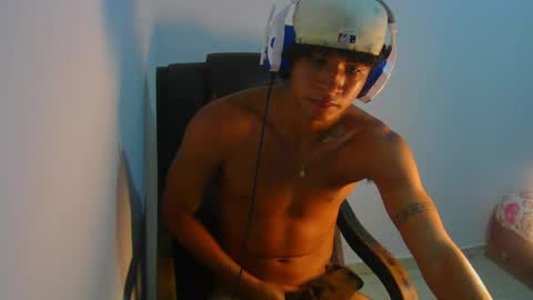 Snapshot of hansel_take chatting on May 14, 6:47 pm hansel_take online show from May 14, 6:47 pm