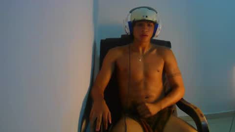Snapshot of hansel_take chatting on May 16, 7:12 pm hansel_take online show from May 16, 7:12 pm