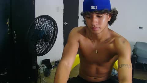 Snapshot of hansel_take chatting on May 29, 8:51 pm hansel_take online show from May 29, 8:51 pm