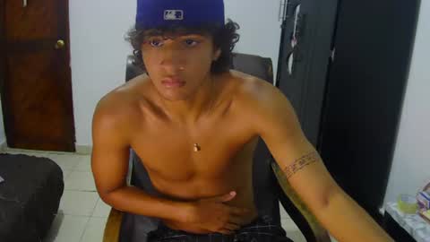 Snapshot of hansel_take chatting on July 9, 7:29 pm hansel_take online show from July 9, 7:29 pm