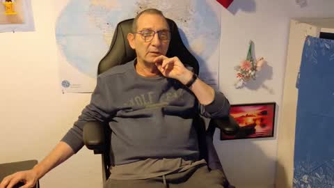 Snapshot of hansi63 chatting on February 24, 9:52 pm charly online show from February 24, 9:52 pm