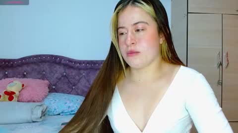 Snapshot of hanssel_tess chatting on October 19, 12:06 pm isabella online show from October 19, 12:06 pm