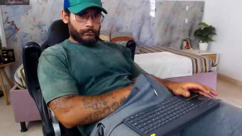 hanz_col online show from April 22, 2:18 pm