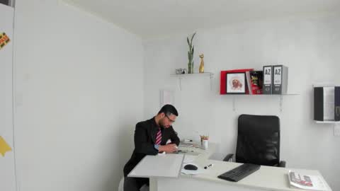 Snapshot of happerquinn_mrhale chatting on November 28, 5:37 pm Happer Quinn Mr Hale online show from November 28, 5:37 pm