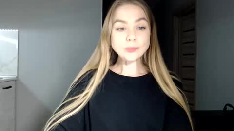 happy_fox_ online show from December 14, 6:23 pm